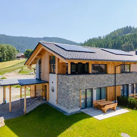 Almchalet Alpenglueck ザンクト・ランブレヒット