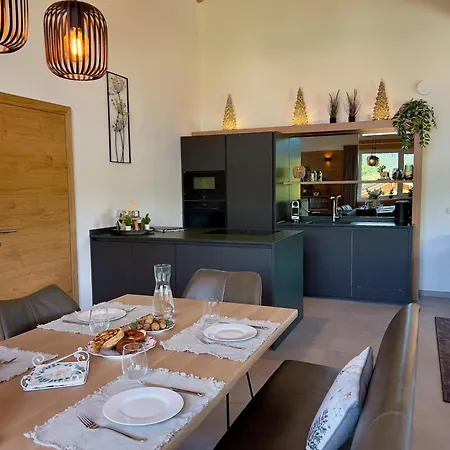 Almchalet Alpenglueck *