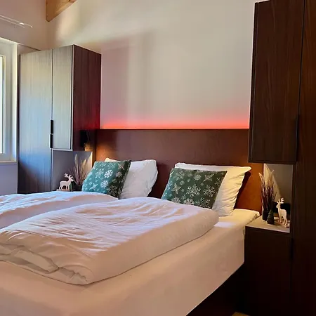 別荘 Almchalet Alpenglueck ザンクト・ランブレヒット