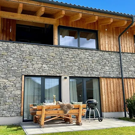 Almchalet Alpenglueck ザンクト・ランブレヒット